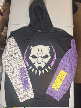 Our Universe Marvel Black Panther Wakanda Forever Hoodie Size Large